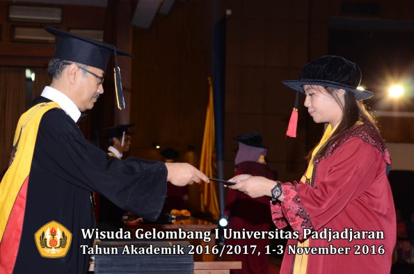 Wisuda Unpad Gel I TA 2016_2017 Fakultas Hukum Dekan 069