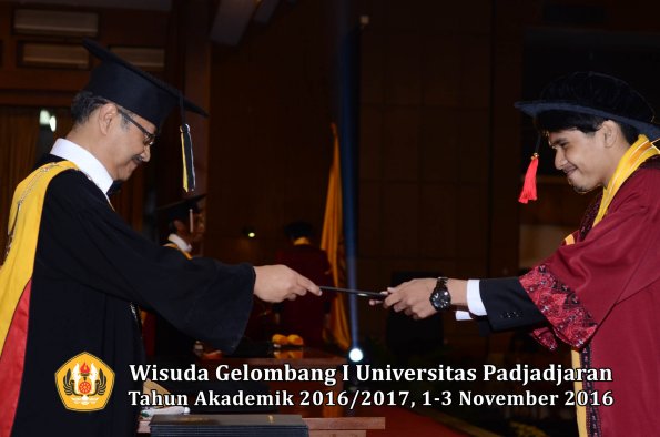 Wisuda Unpad Gel I TA 2016_2017 Fakultas Hukum Dekan 133