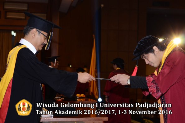 Wisuda Unpad Gel I TA 2016_2017 Fakultas Hukum Dekan 141