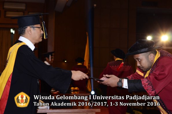 Wisuda Unpad Gel I TA 2016_2017 Fakultas Hukum Dekan 144