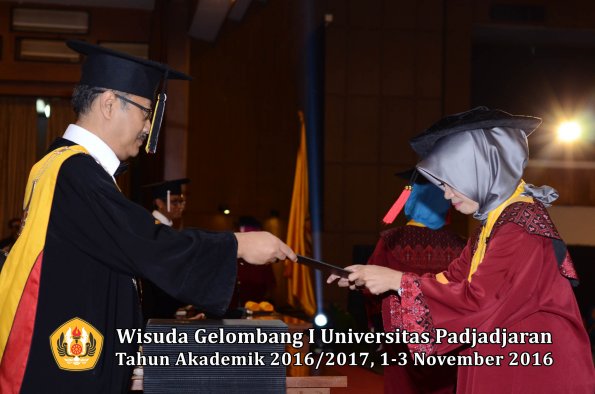 Wisuda Unpad Gel I TA 2016_2017 Fakultas Hukum Dekan 155