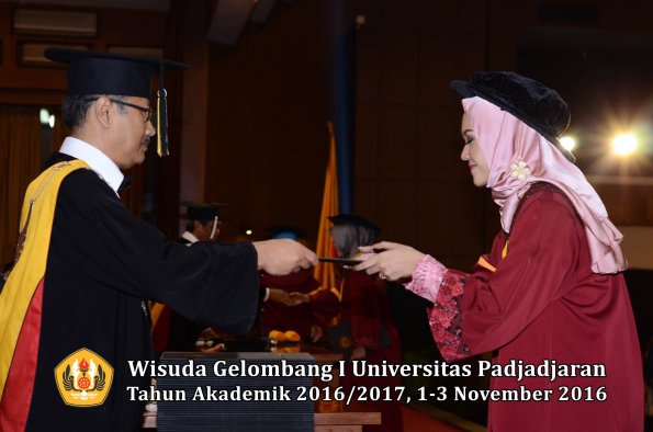 Wisuda Unpad Gel I TA 2016_2017 Fakultas Hukum Dekan 156