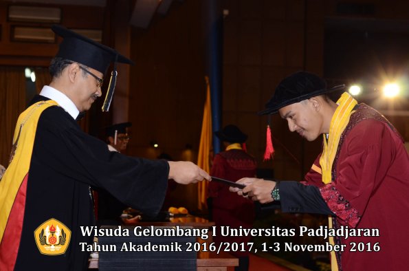 Wisuda Unpad Gel I TA 2016_2017 Fakultas Hukum Dekan 160