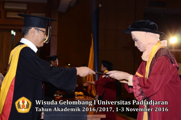 Wisuda Unpad Gel I TA 2016_2017 Fakultas Hukum Dekan 162