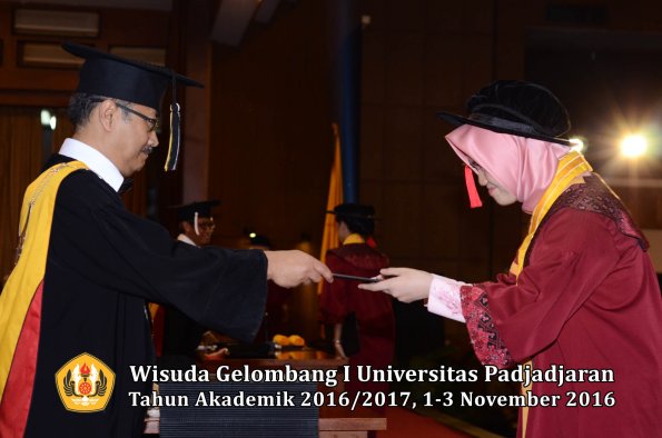 Wisuda Unpad Gel I TA 2016_2017 Fakultas Hukum Dekan 164