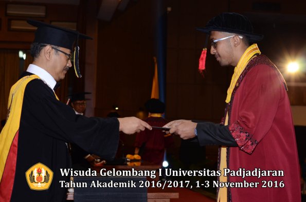 Wisuda Unpad Gel I TA 2016_2017 Fakultas Hukum Dekan 165