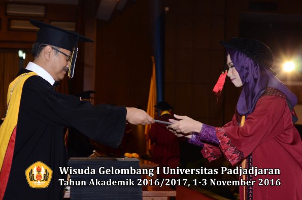 Wisuda Unpad Gel I TA 2016_2017 Fakultas Hukum Dekan 203