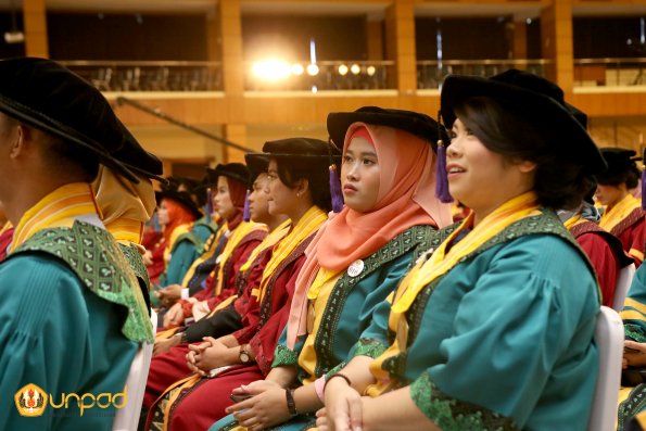 Wisuda Unpad Gel I TA 2017_2018 Sesi II 045