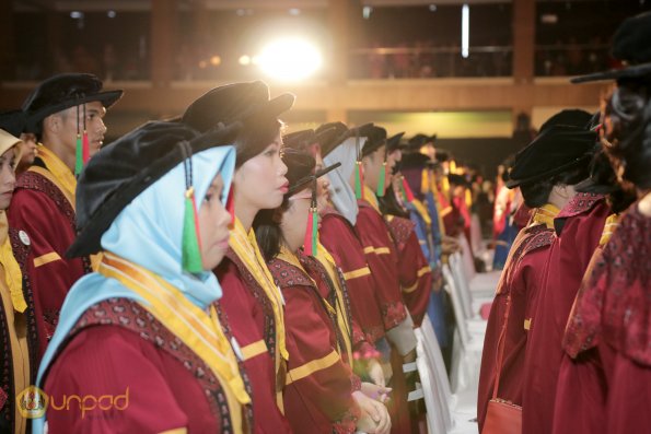 Wisuda Unpad Gel I TA 2017_2018 Sesi VI 076