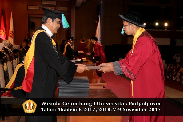 Wisuda Unpad Gel I TA 2017_2018  Fakultas Perikanan dan Ilmu Kelautan oleh Dekan 006