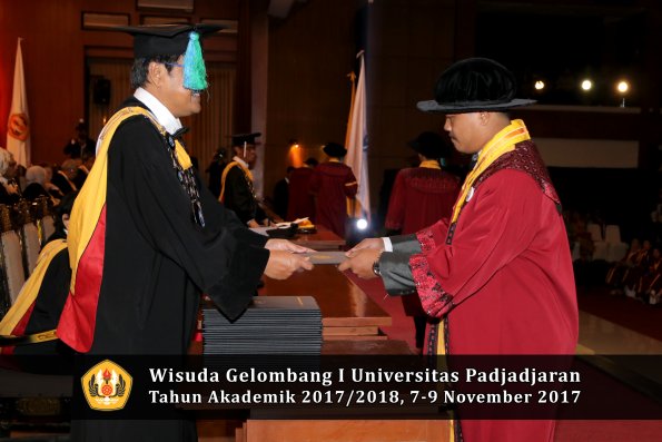 Wisuda Unpad Gel I TA 2017_2018  Fakultas Perikanan dan Ilmu Kelautan oleh Dekan 009