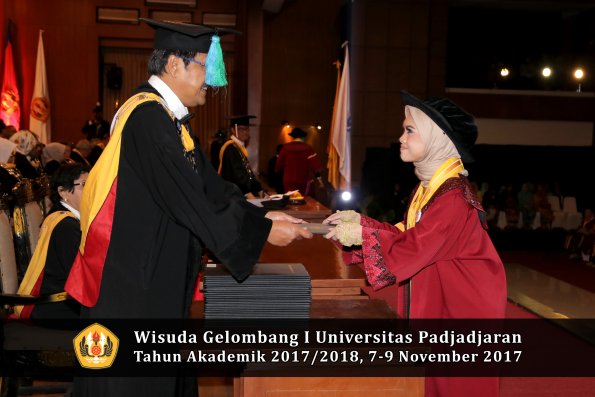 Wisuda Unpad Gel I TA 2017_2018  Fakultas Perikanan dan Ilmu Kelautan oleh Dekan 011