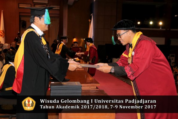 Wisuda Unpad Gel I TA 2017_2018  Fakultas Perikanan dan Ilmu Kelautan oleh Dekan 016