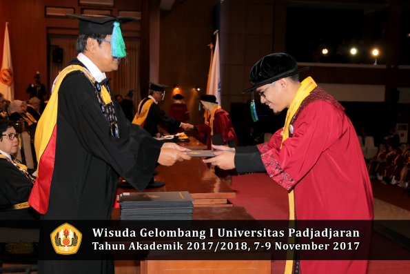 Wisuda Unpad Gel I TA 2017_2018  Fakultas Perikanan dan Ilmu Kelautan oleh Dekan 019