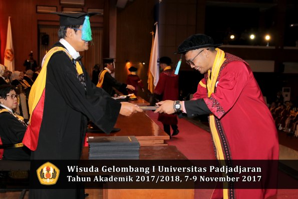 Wisuda Unpad Gel I TA 2017_2018  Fakultas Perikanan dan Ilmu Kelautan oleh Dekan 020