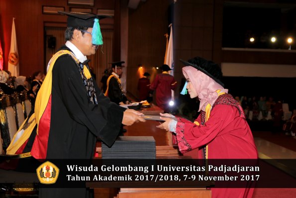 Wisuda Unpad Gel I TA 2017_2018  Fakultas Perikanan dan Ilmu Kelautan oleh Dekan 049