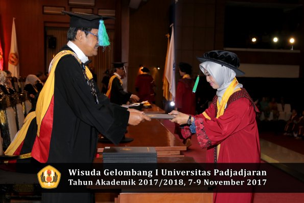 Wisuda Unpad Gel I TA 2017_2018  Fakultas Perikanan dan Ilmu Kelautan oleh Dekan 060