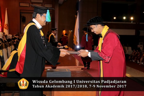 Wisuda Unpad Gel I TA 2017_2018  Fakultas Perikanan dan Ilmu Kelautan oleh Dekan 067
