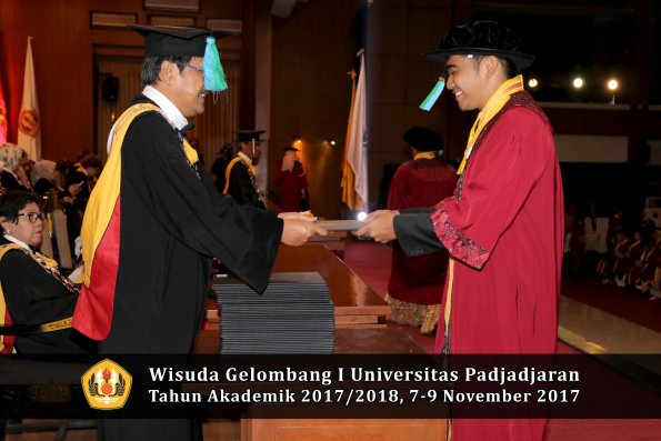 Wisuda Unpad Gel I TA 2017_2018  Fakultas Perikanan dan Ilmu Kelautan oleh Dekan 086