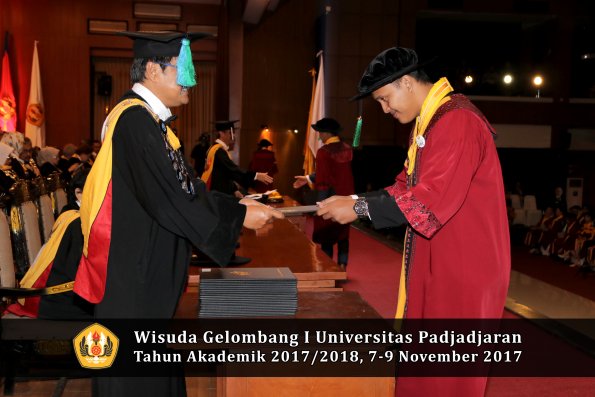 Wisuda Unpad Gel I TA 2017_2018  Fakultas Perikanan dan Ilmu Kelautan oleh Dekan 101