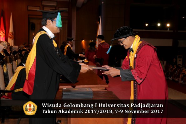 Wisuda Unpad Gel I TA 2017_2018  Fakultas Perikanan dan Ilmu Kelautan oleh Dekan 109