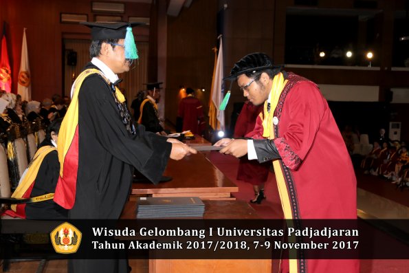Wisuda Unpad Gel I TA 2017_2018  Fakultas Perikanan dan Ilmu Kelautan oleh Dekan 112