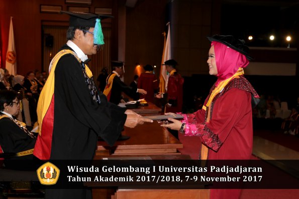 Wisuda Unpad Gel I TA 2017_2018  Fakultas Perikanan dan Ilmu Kelautan oleh Dekan 118