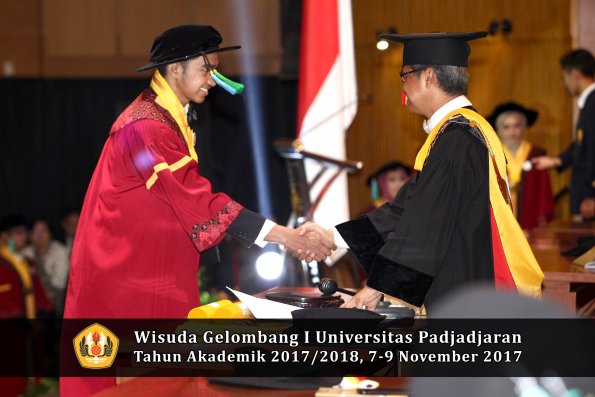 Wisuda Unpad Gel I TA 2017_2018  Fakultas Perikanan dan Ilmu Kelautan oleh Rektor 010