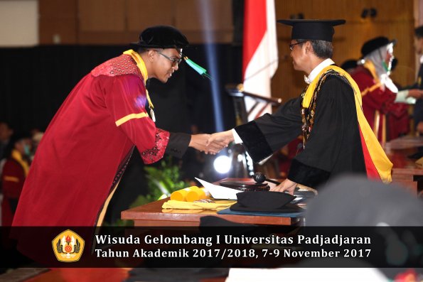 Wisuda Unpad Gel I TA 2017_2018  Fakultas Perikanan dan Ilmu Kelautan oleh Rektor 016