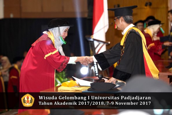 Wisuda Unpad Gel I TA 2017_2018  Fakultas Perikanan dan Ilmu Kelautan oleh Rektor 017