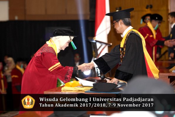Wisuda Unpad Gel I TA 2017_2018  Fakultas Perikanan dan Ilmu Kelautan oleh Rektor 018