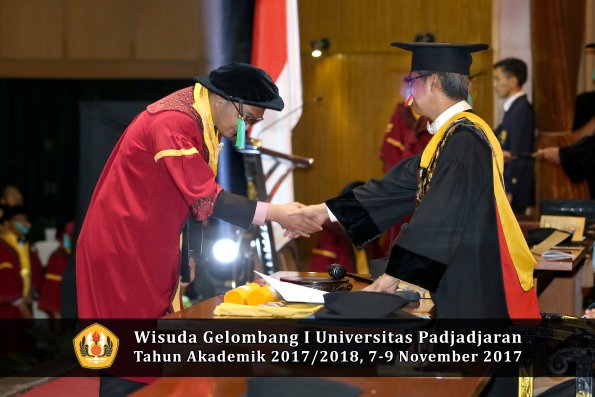 Wisuda Unpad Gel I TA 2017_2018  Fakultas Perikanan dan Ilmu Kelautan oleh Rektor 020