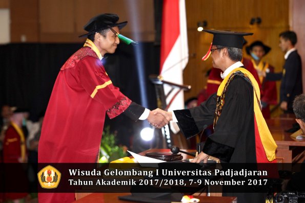 Wisuda Unpad Gel I TA 2017_2018  Fakultas Perikanan dan Ilmu Kelautan oleh Rektor 092