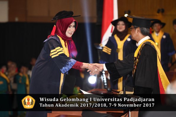 Wisuda Unpad Gel I TA 2017_2018  Fakultas Hukum oleh Rektor 001