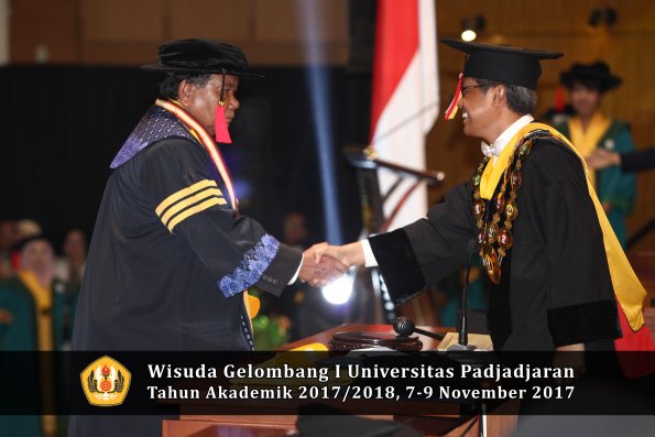 Wisuda Unpad Gel I TA 2017_2018  Fakultas Hukum oleh Rektor 010