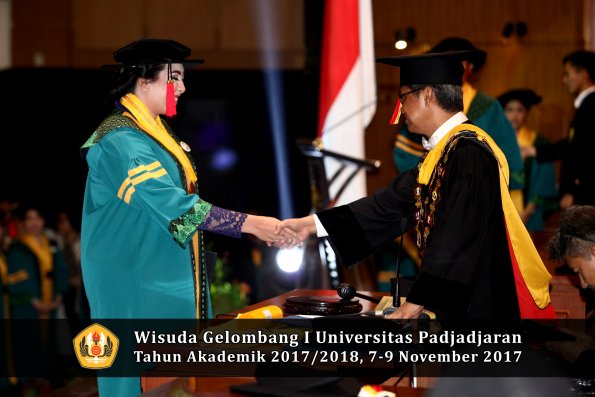 Wisuda Unpad Gel I TA 2017_2018  Fakultas Hukum oleh Rektor 012