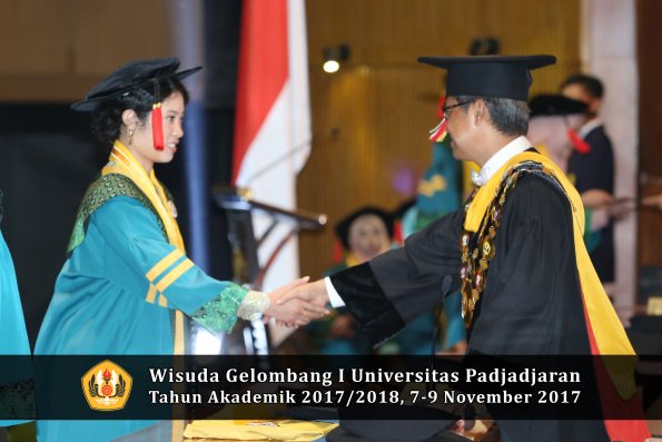 Wisuda Unpad Gel I TA 2017_2018  Fakultas Hukum oleh Rektor 020