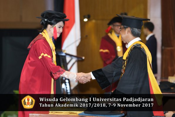 Wisuda Unpad Gel I TA 2017_2018  Fakultas Hukum oleh Rektor 206