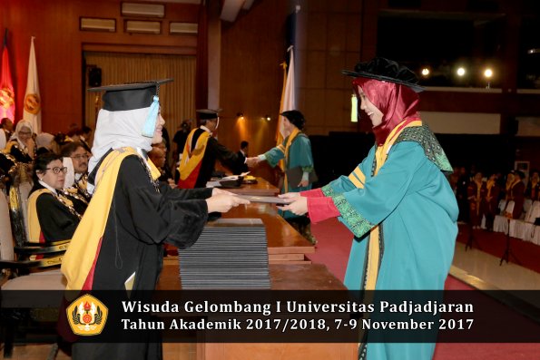 Wisuda Unpad Gel I TA 2017_2018  Fakultas Farmasi oleh Dekan 002