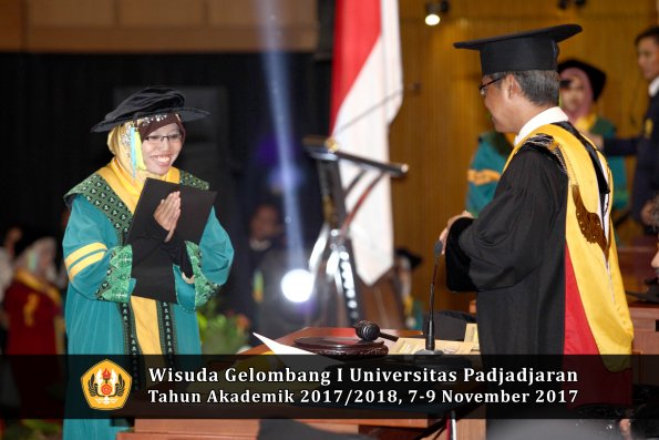 Wisuda Unpad Gel I TA 2017_2018  Fakultas Farmasi oleh Rektor 003