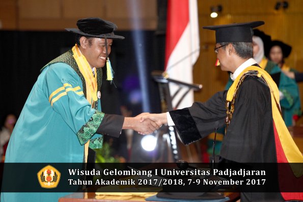 Wisuda Unpad Gel I TA 2017_2018  Fakultas Farmasi oleh Rektor 006