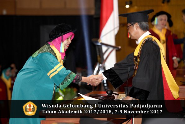 Wisuda Unpad Gel I TA 2017_2018  Fakultas Farmasi oleh Rektor 010