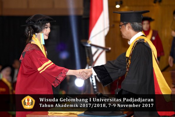 Wisuda Unpad Gel I TA 2017_2018  Fakultas Farmasi oleh Rektor 016