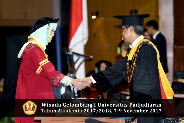 Wisuda Unpad Gel I TA 2017_2018  Fakultas Farmasi oleh Rektor 022