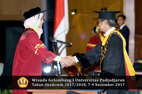 Wisuda Unpad Gel I TA 2017_2018  Fakultas Farmasi oleh Rektor 035