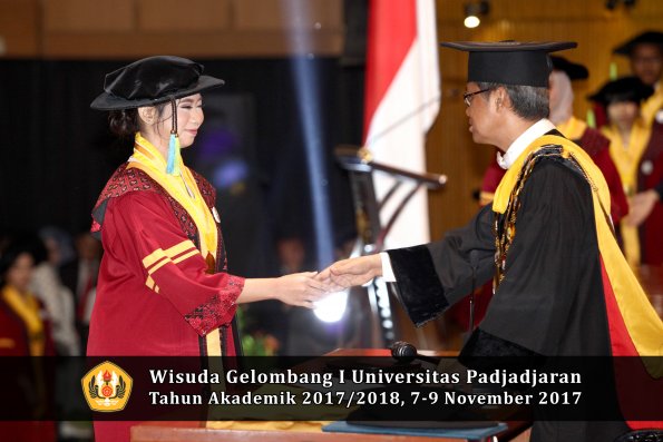 Wisuda Unpad Gel I TA 2017_2018  Fakultas Farmasi oleh Rektor 080
