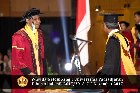 Wisuda Unpad Gel I TA 2017_2018  Fakultas Farmasi oleh Rektor 110