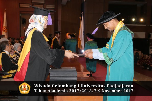 Wisuda Unpad Gel I TA 2017_2018  Fakultas psikologi oleh Dekan 012
