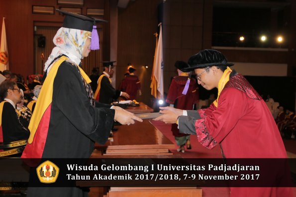 Wisuda Unpad Gel I TA 2017_2018  Fakultas psikologi oleh Dekan 081