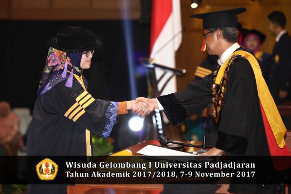 Wisuda Unpad Gel I TA 2017_2018  Fakultas psikologi oleh Rektor 003